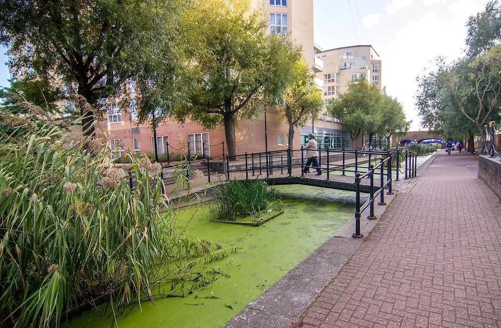 酒店 Apartment Wharf Water Gardens 伦敦